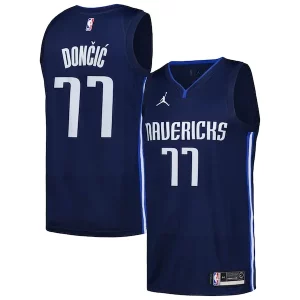 Luka Luxueux Dončić Dallas Mavericks Jordan Brand Swingman Player Jersey Statement Edition Navy - Édition commemorative - Souvenez-vous des moments inoubliables